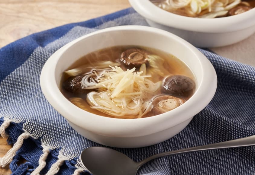 セロリとしいたけの薬膳スープ by オイシックス